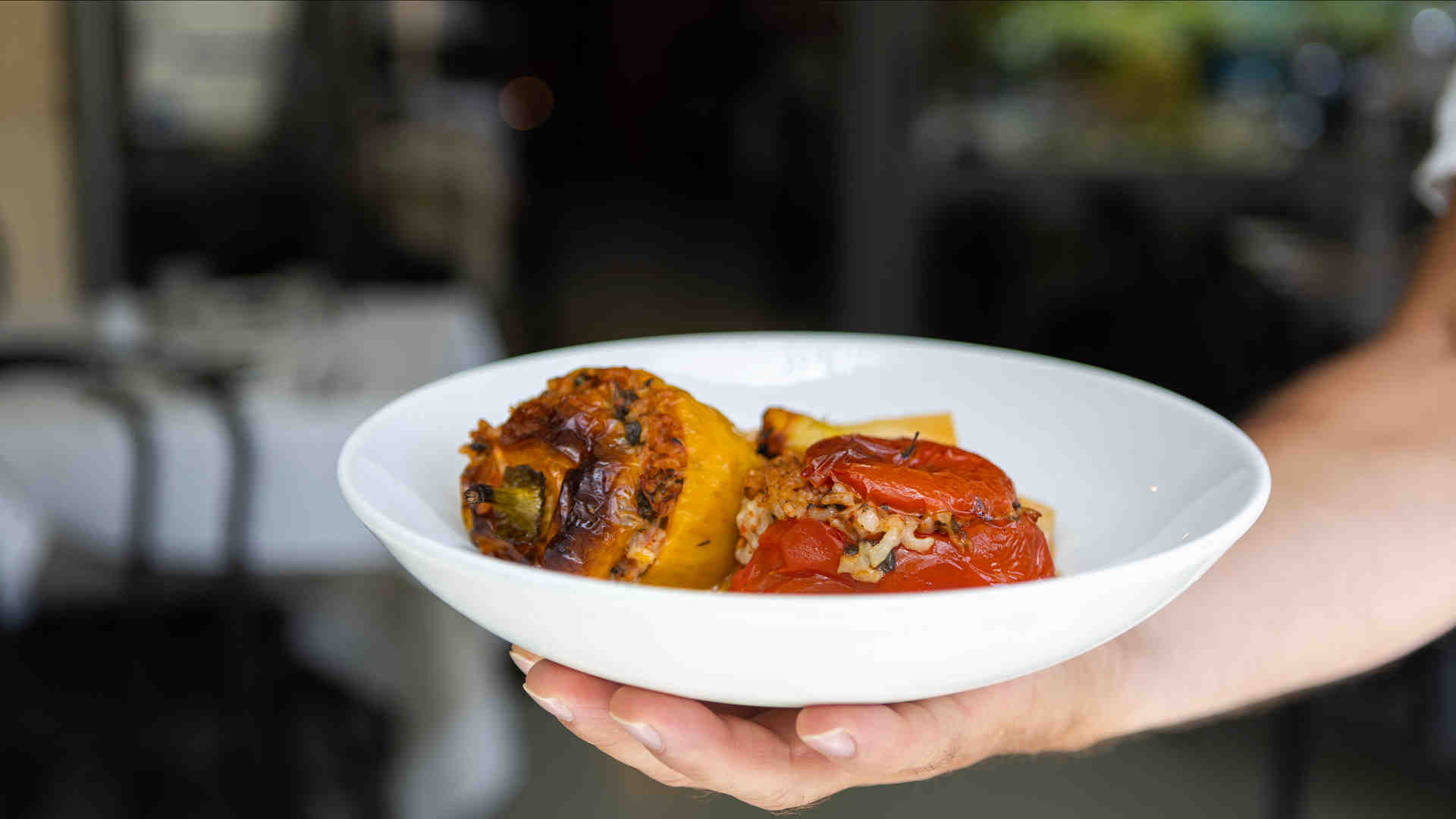 Τραπεζάκια έξω: 32 στέκια για φαγητό και ποτό με την Αθήνα για σκηνικό-2