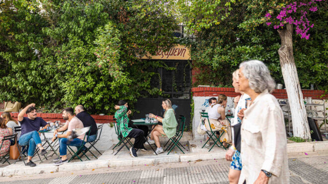 τραπεζάκια-έξω-32-στέκια-για-φαγητό-και-563128732