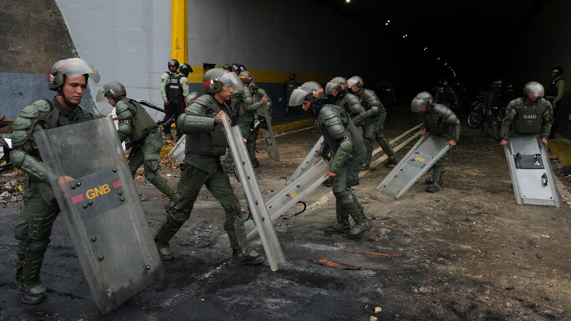 Σε βίαιη καταστολή διαδηλώσεων και διεθνή απομόνωση διολισθαίνει η Βενεζουέλα-1