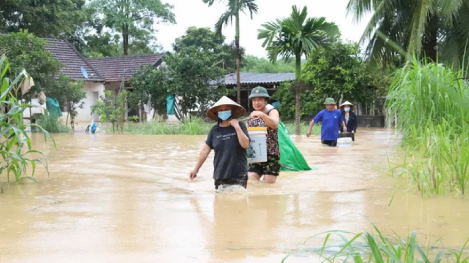 Βιετνάμ: Σαρωτική κακοκαιρία με 10 νεκρούς και εννέα αγνοούμενους-1