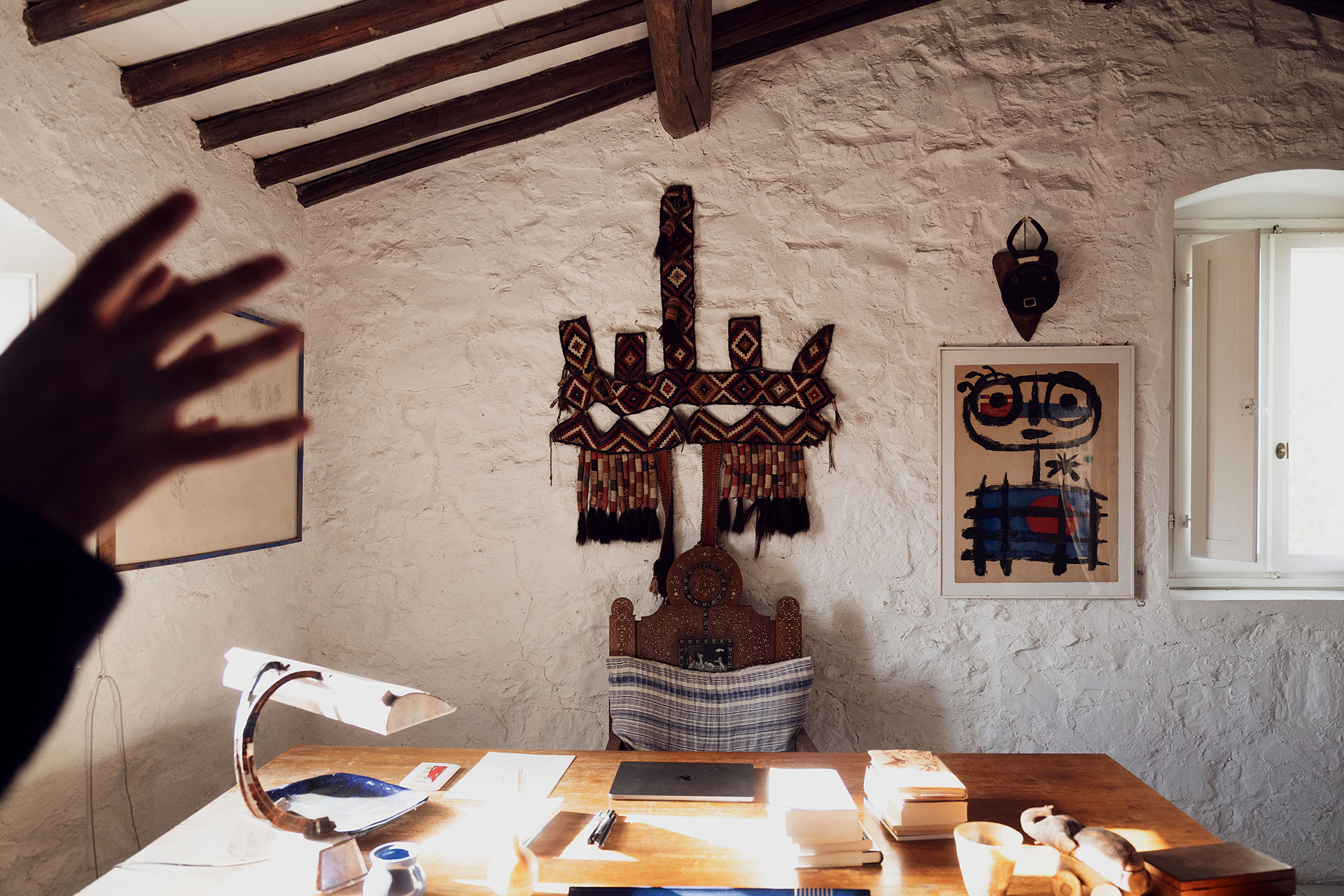 Στον Πύργο μίας βαρόνης κρύβεται μία αποικία συγγραφέων-1