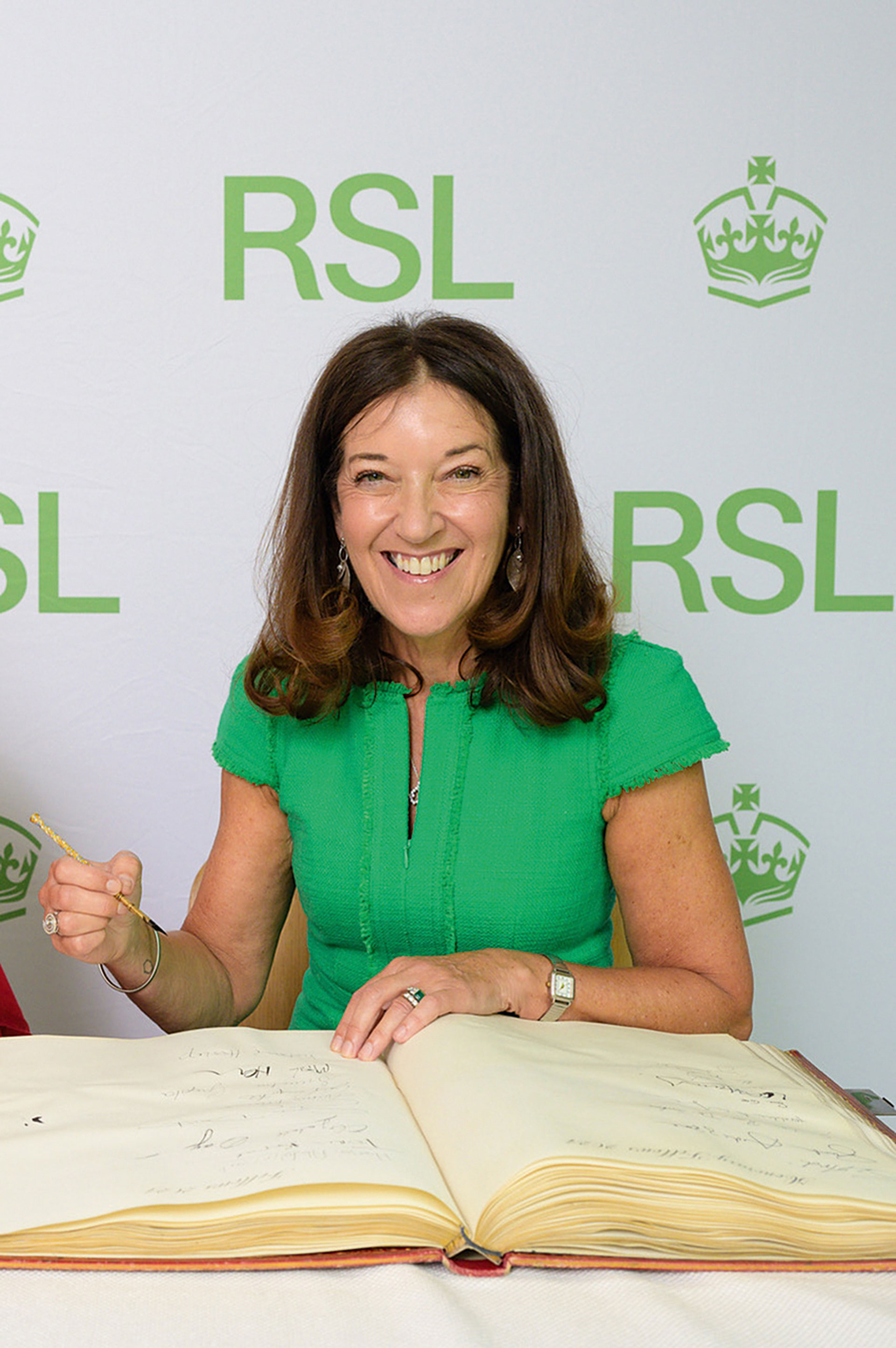 Με την πένα του Λόρδου Βύρωνα: η Βικτόρια Χίσλοπ μέλος της Βασιλικής Λογοτεχνικής Εταιρείας-1