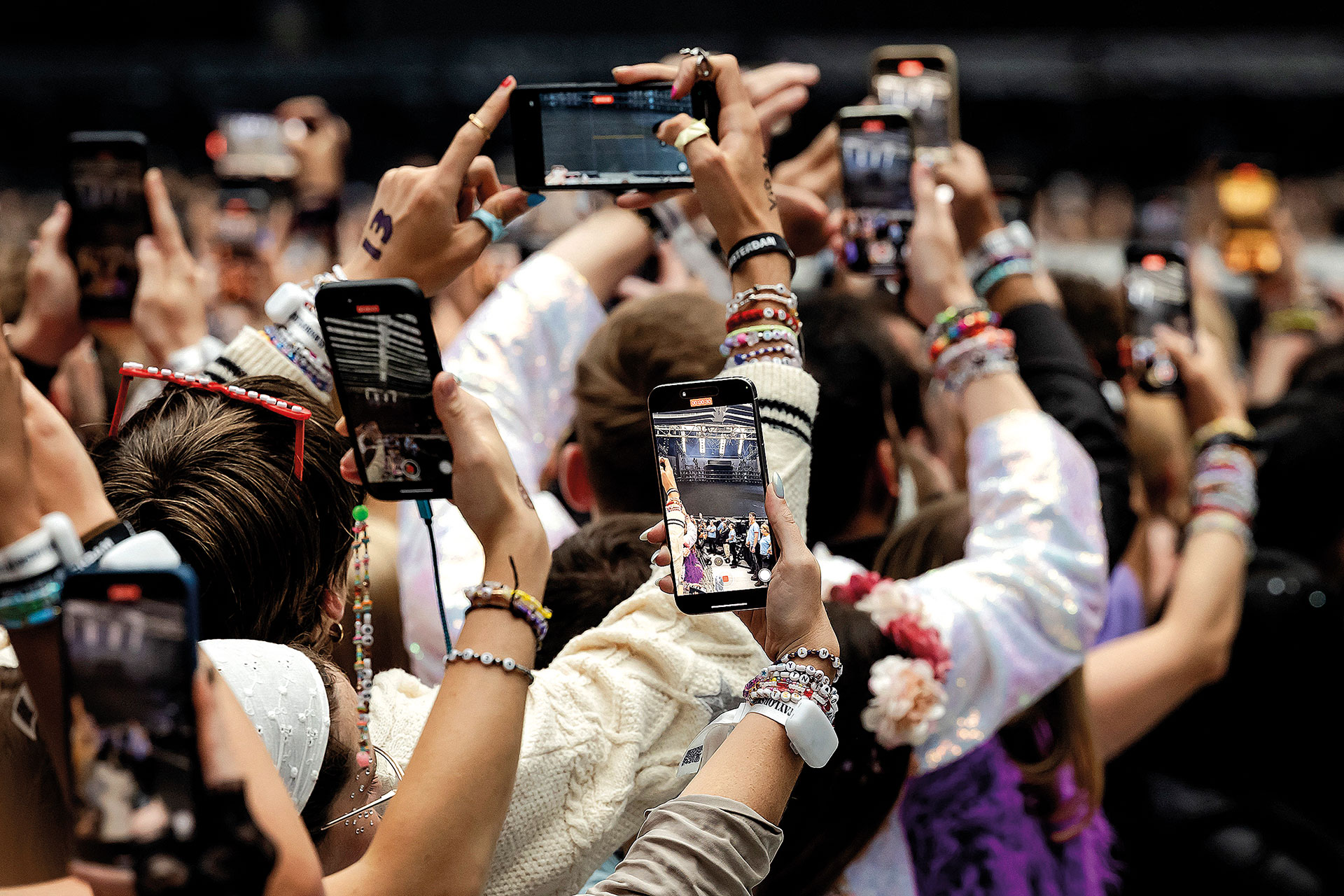 Τελικά, γιατί γίνεται τόσος χαμός με την Τέιλορ Σουίφτ;-6