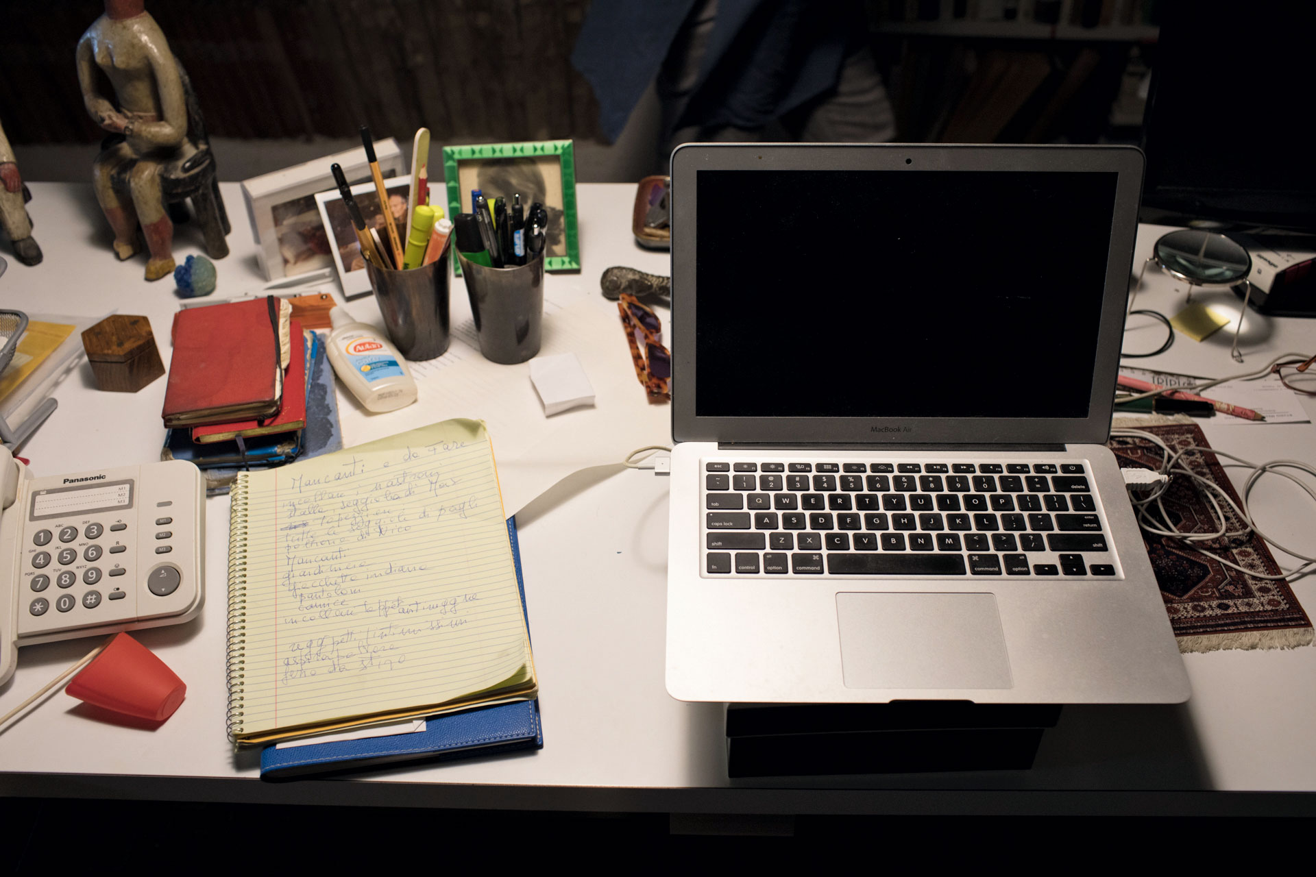 Στον Πύργο μίας βαρόνης κρύβεται μία αποικία συγγραφέων-4