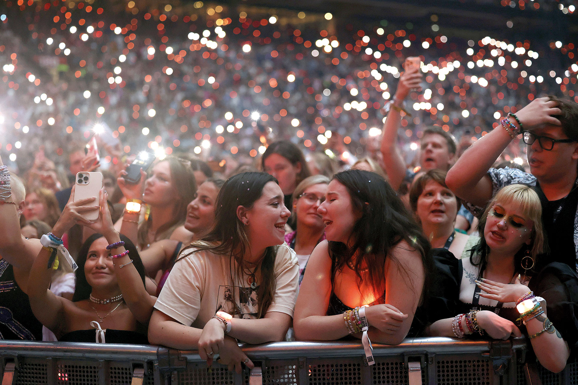 Τελικά, γιατί γίνεται τόσος χαμός με την Τέιλορ Σουίφτ;-7