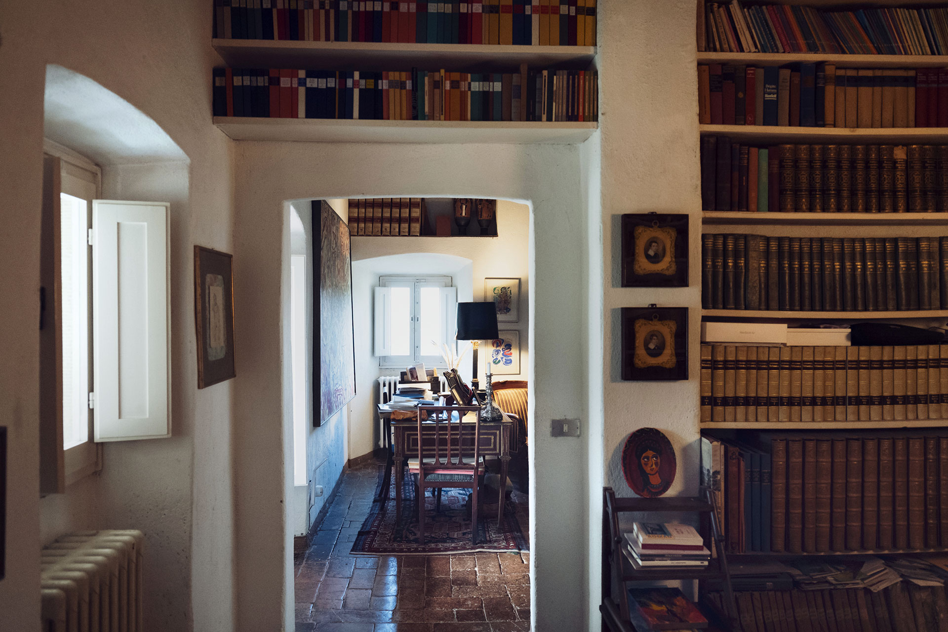 Στον Πύργο μίας βαρόνης κρύβεται μία αποικία συγγραφέων-5