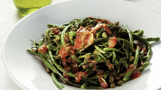 τα-αμπελοφάσουλα-σαλάτα-με-ντομάτα-λά-563109718