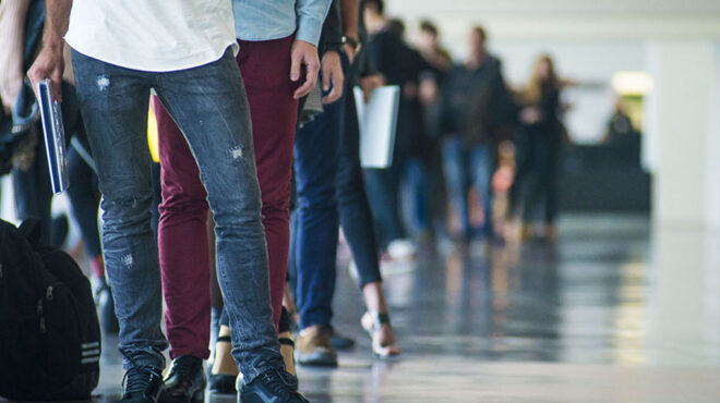 με-κενές-θέσεις-εργασίας-6-στις-10-μεγάλε-563143234