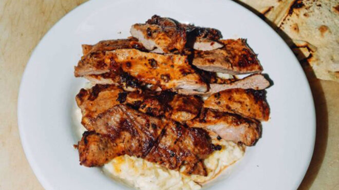 αρνίσια-φιλετάκια-μαριναρισμένα-σε-γ-563148103