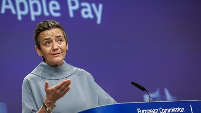 ο-μπάφετ-ξεφορτώνεται-μετοχές-της-apple-563122567