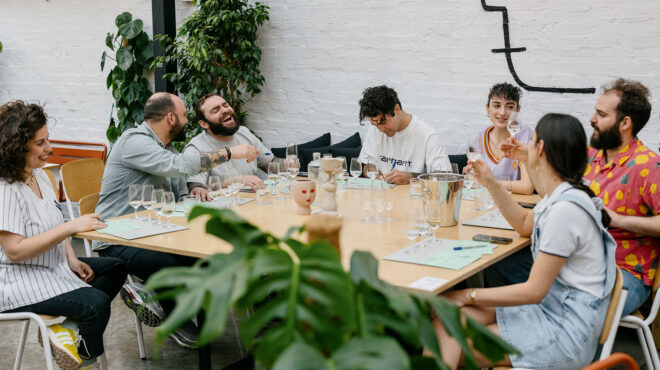 φτιάχνουμε-στο-σπίτι-κοκτέιλ-με-λευκό-563142145