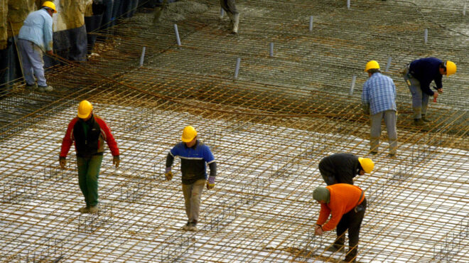 με-κενές-θέσεις-εργασίας-6-στις-10-μεγάλε-563150770