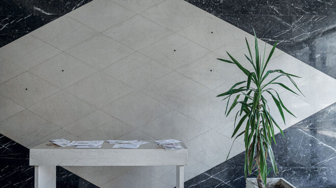 ο-άνθρωπος-που-φωτογράφιζε-εισόδους-π-563115418