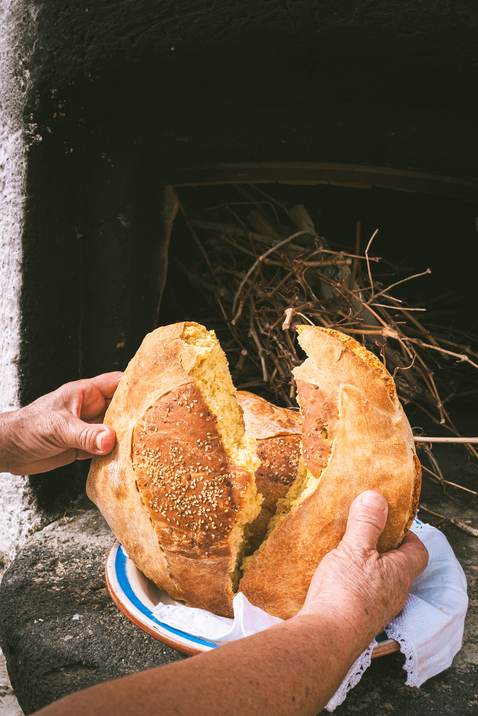 H αιώνια λιακάδα ενός κυκλαδίτικου τυρόψωμου-3