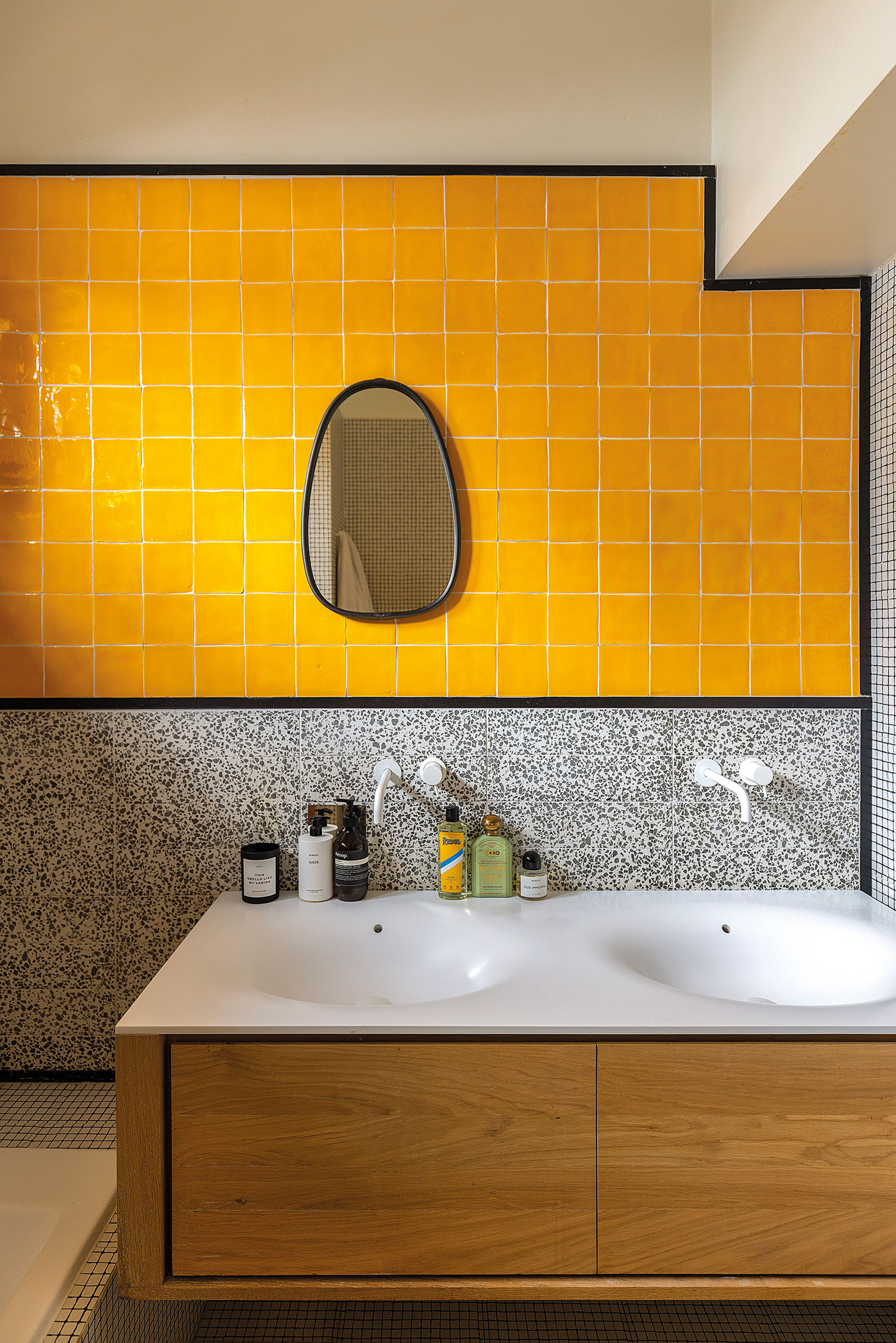 Μία πέτρινη οικία στην Εκάλη αποκαλύπτει έναν μοναδικό (μικρό) κόσμο-4