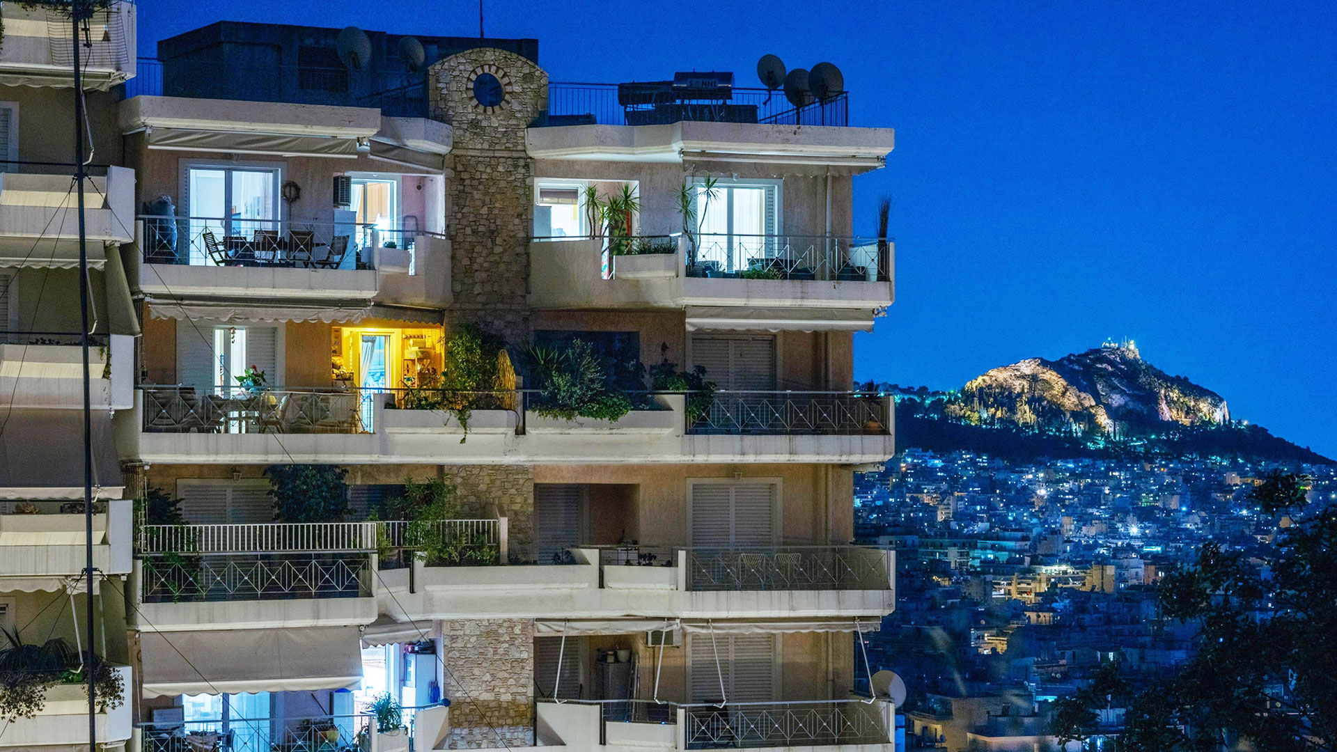 Νύχτες χωρίς δροσιά στην πόλη – Ερημώνουν τα μπαλκόνια λόγω του καύσωνα-2