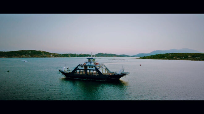 πεθαίνοντας-στο-στενό-της-σαλαμίνας-563134483