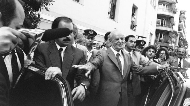 η-αέναη-επιστροφή-της-δημοκρατίας-563136733