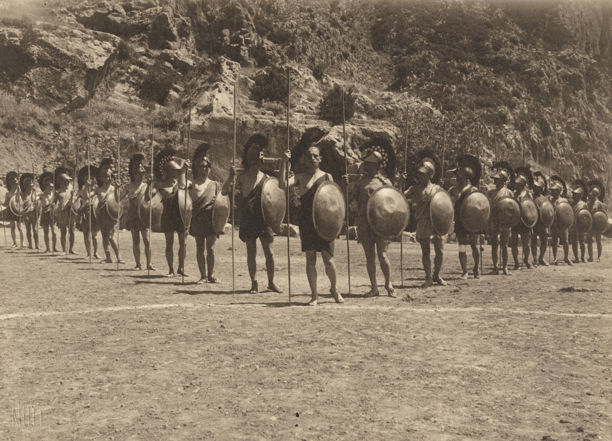 Η Φρειδερίκη και η Ακρόπολη στον φακό της Nelly’s-1