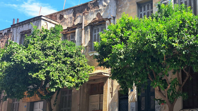 τα-σιωπηλά-σπίτια-των-ανω-πατησίων-563137168