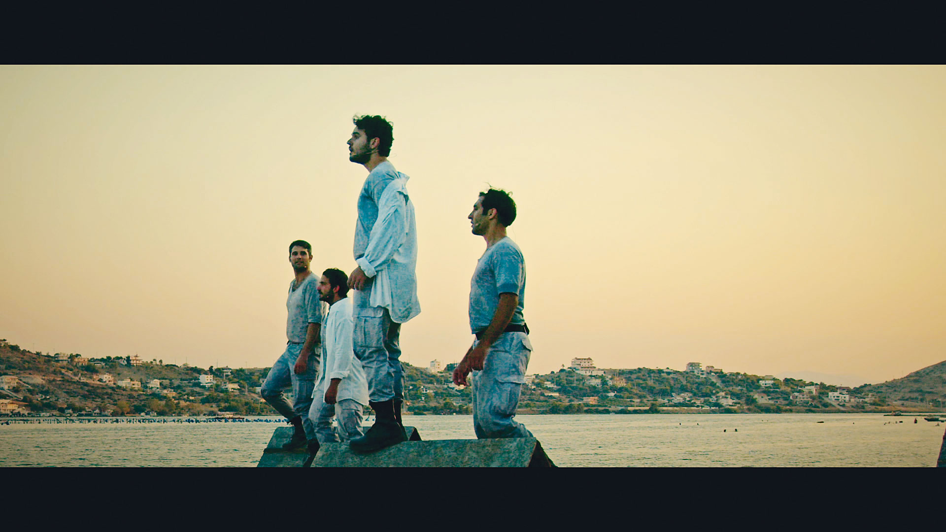 Πεθαίνοντας στο στενό της Σαλαμίνας-3