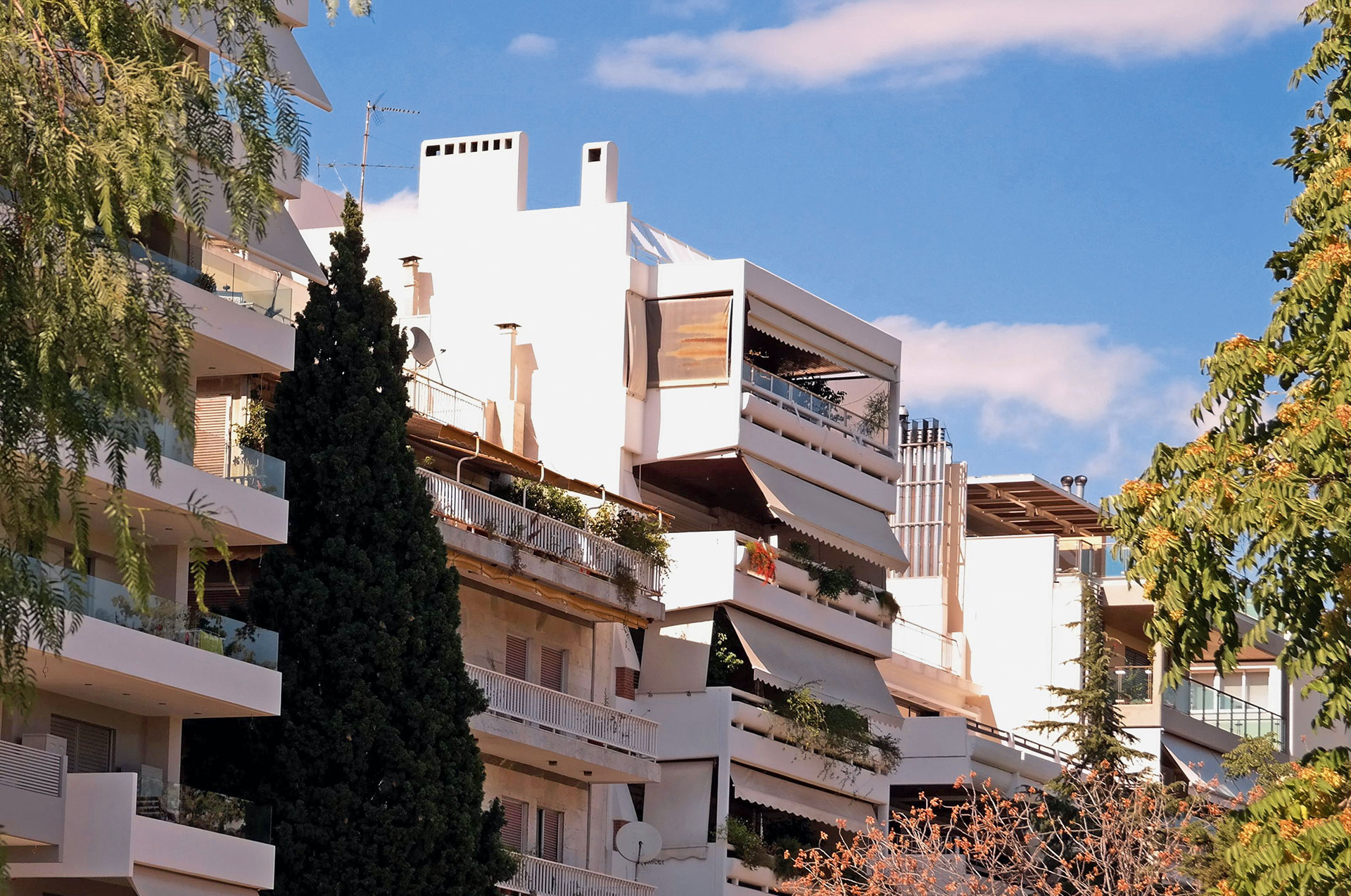 Απότομο «φρένο» σε μεταβιβάσεις κατοικιών-1