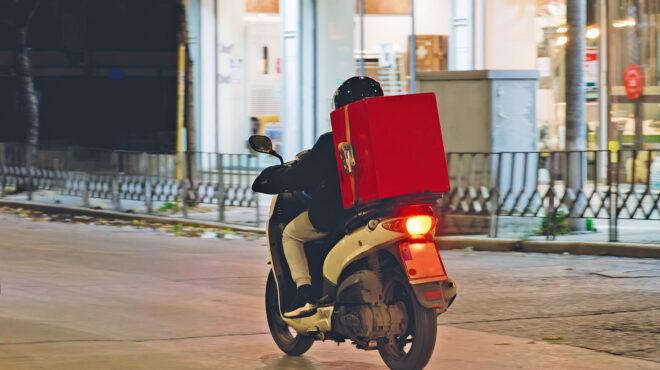 διανομείς-επιθετική-οδήγηση-για-ένα-μ-563119195