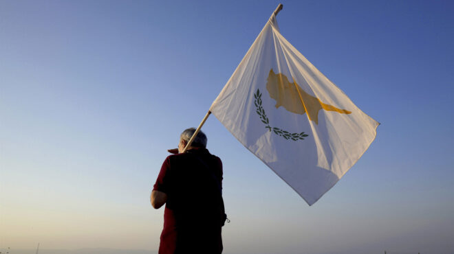 στη-σκιά-του-δύσκολου-γείτονα-563136820