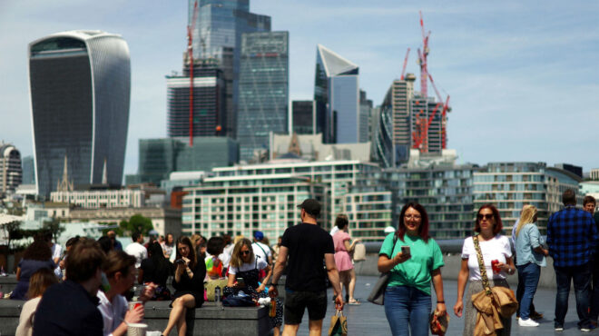 με-έξοδο-από-τη-βρετανία-απειλούν-πλού-563136280
