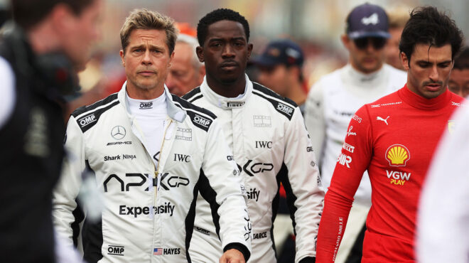 ο-μπραντ-πιτ-ντύνεται-πιλότος-της-formula-1-563117032