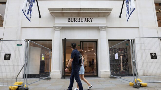 σε-κρίση-διαρκείας-ο-οίκος-burberry-563128078