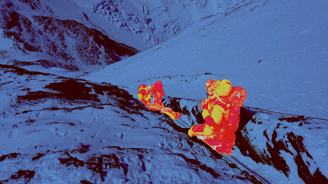 εβερεστ-ανασύροντας-σκουπίδια-και-π-563149447