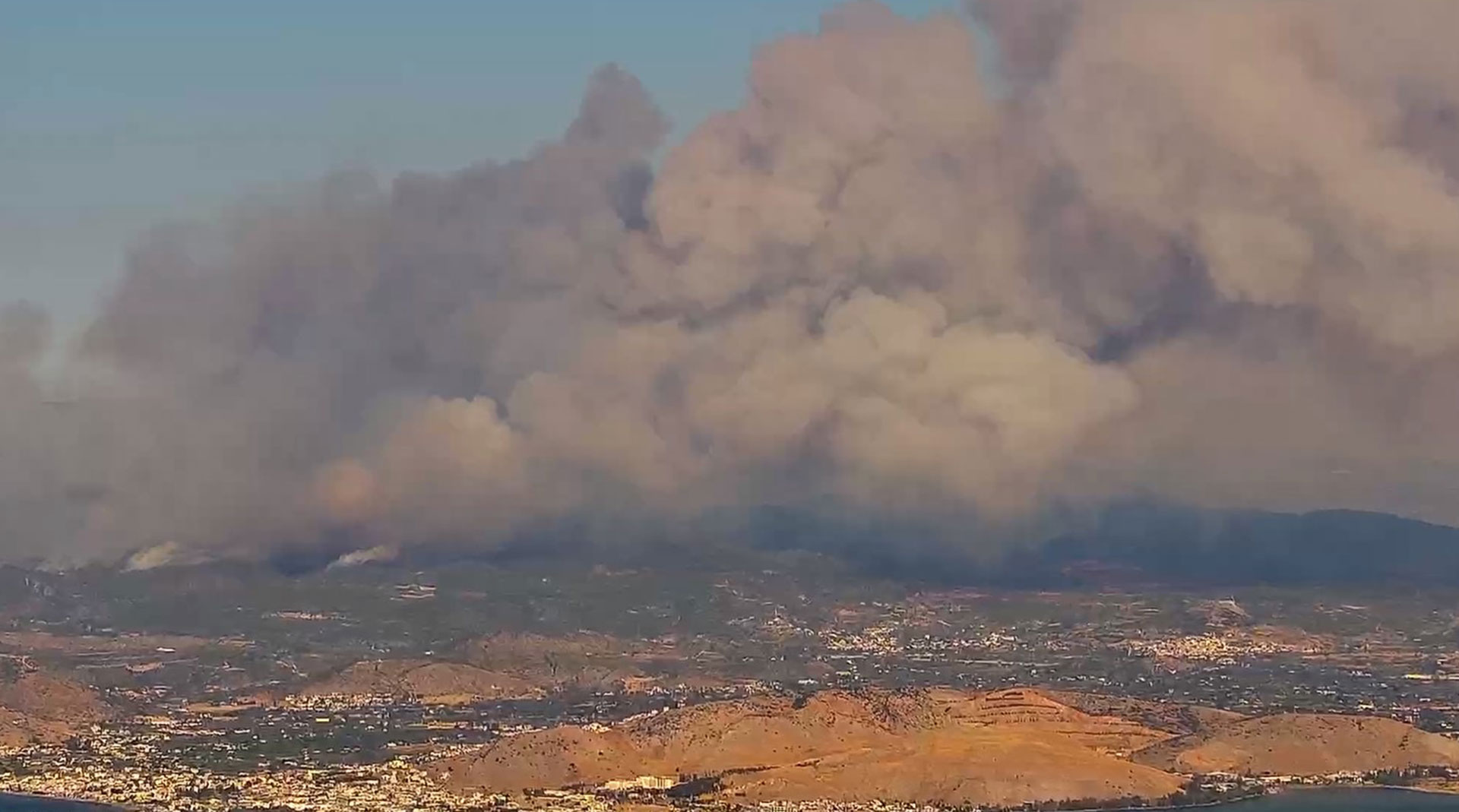 Φωτιά τώρα – Εύβοια: Μάχη με τις φλόγες στον Πισσώνα – Εκκενώνονται οικισμοί-1