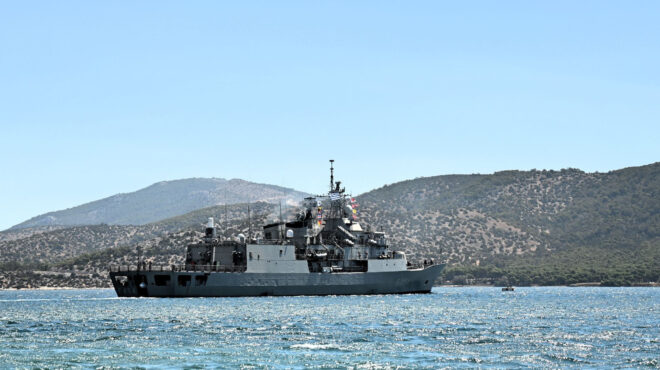 φρεγάτα-ψαρά-η-στιγμή-της-κατάρριψη-563114806