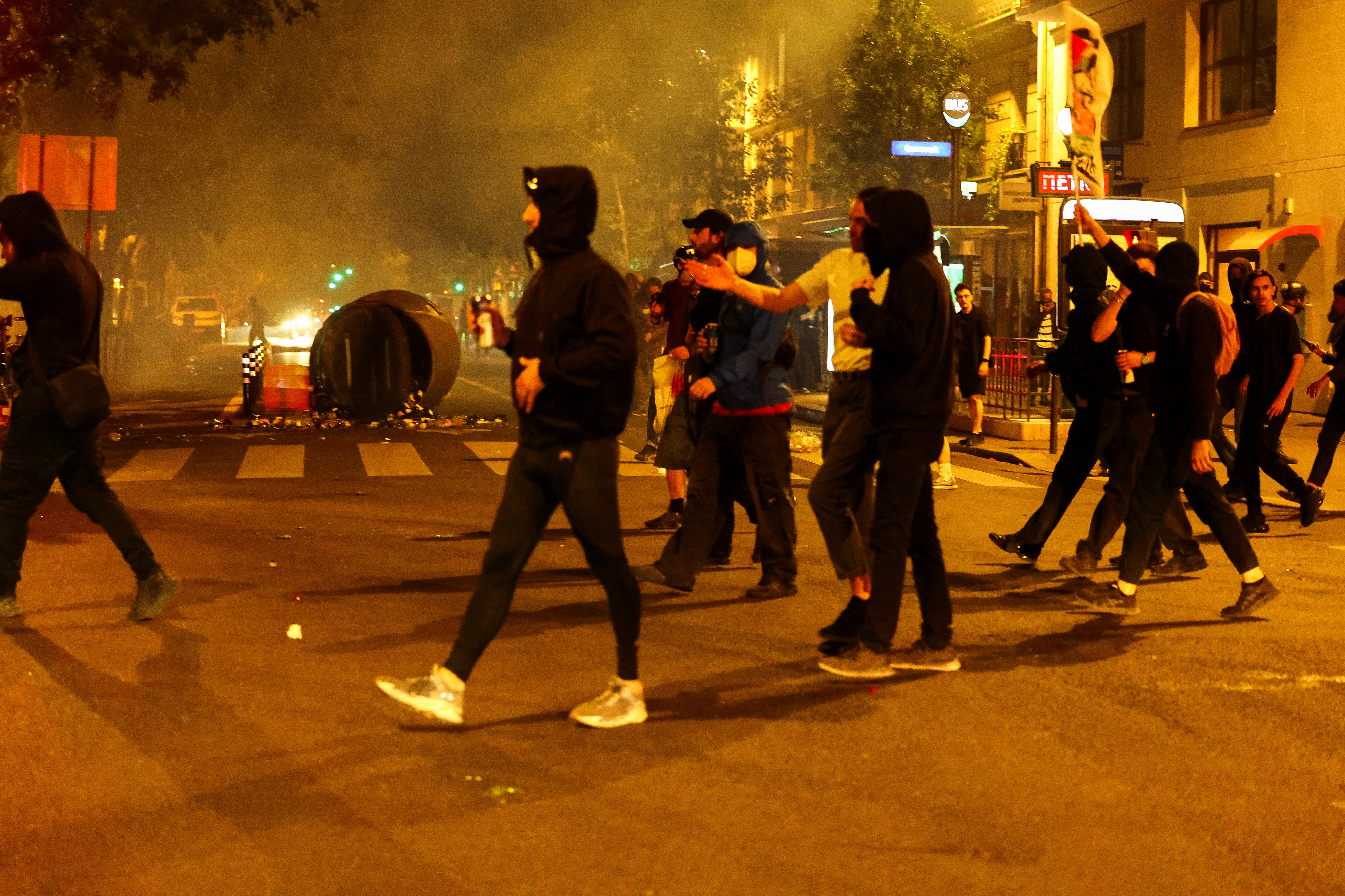 Γαλλικές εκλογές: Το στοίχημα του β΄ γύρου για Λεπέν και Μακρόν  – Αριστερά-2