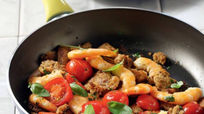 γαρίδες-σαγανάκι-με-ντοματίνια-και-ού-563141071