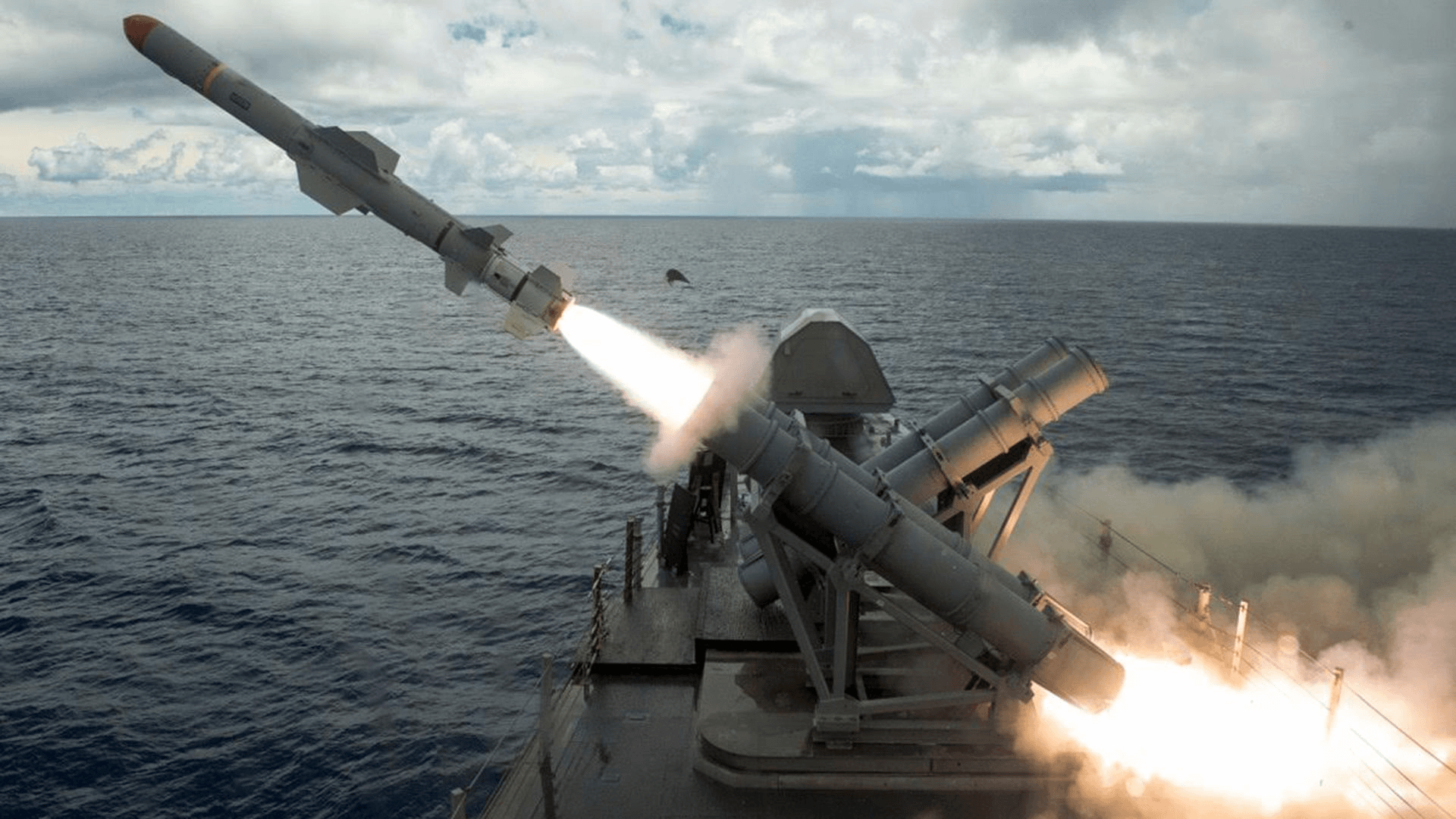 βολές-harpoon-exocet-sea-sparrow-και-ram-από-το-πολεμικό-ναυτικ-563108308