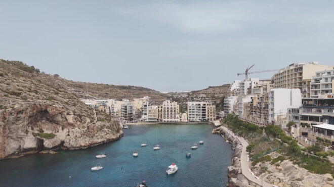 φοιτητές-από-ηπα-και-κίνα-μελετούν-7-γεφ-563107864