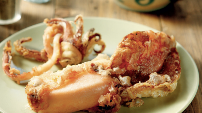 καλαμάρι-τηγανητό-με-γλυκόξινη-σάλτσ-563139535