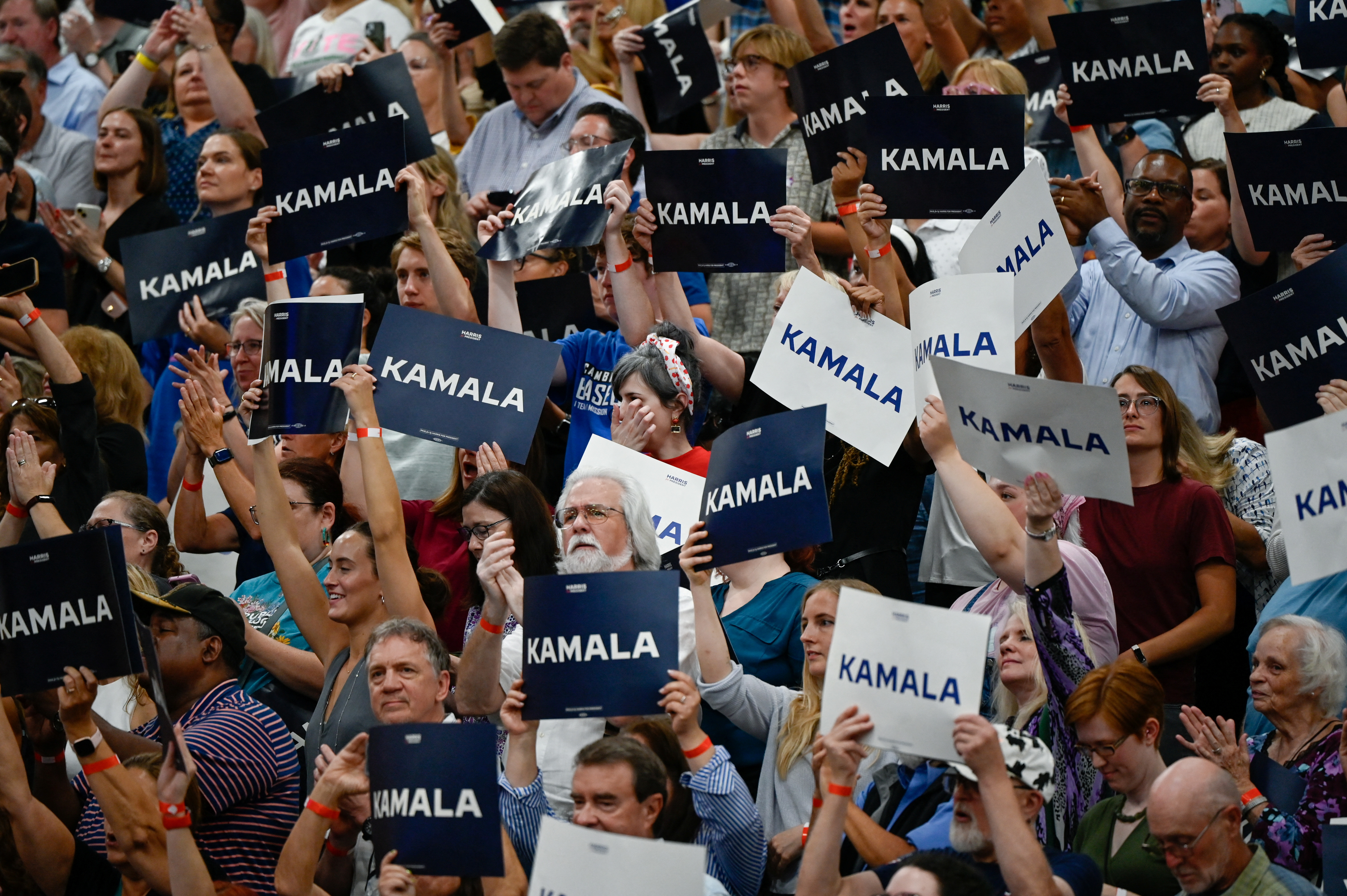 «Δεν γυρίζουμε πίσω στο χάος» – Τα μηνύματα Χάρις στην πρώτη ομιλία της εκστρατείας της-4