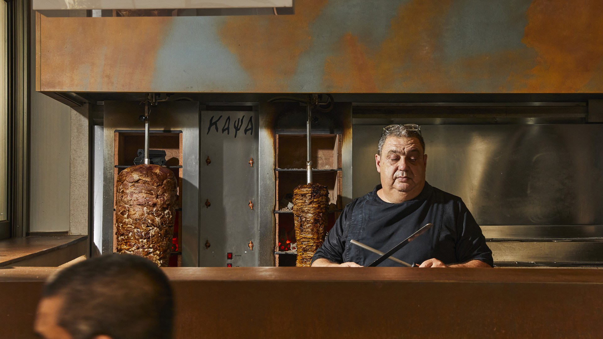 Σουβλάκι, μπέργκερ ή αυθεντικό φαλάφελ; 6 νέες στάσεις για street food στην Αθήνα-1