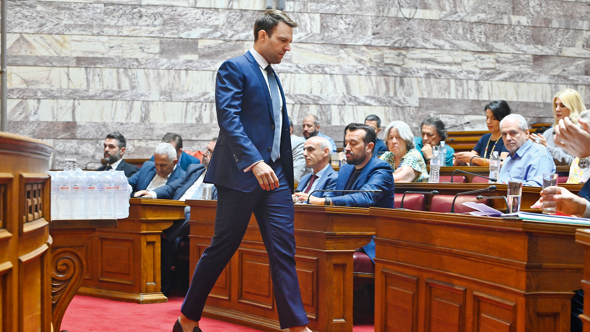 «Δεν χαρίζουμε τον ΣΥΡΙΖΑ σε κανέναν»-1