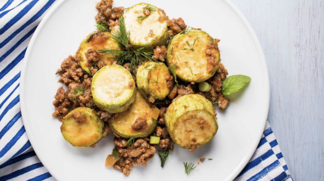 κολοκυθάκια-με-κιμά-και-φρέσκα-κρεμμυ-563105941