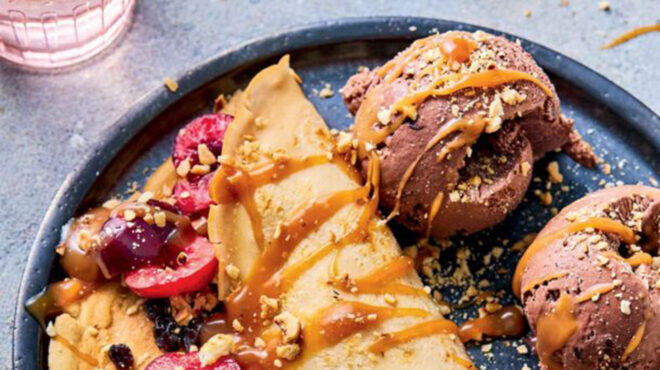 κρέπες-με-καραμέλα-σοκολάτα-και-κεράσ-563148475