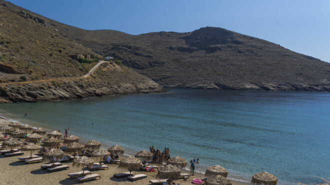 ξύλα-λόζα-και-παγωτό-ρυζόγαλο-στην-τζι-563109697