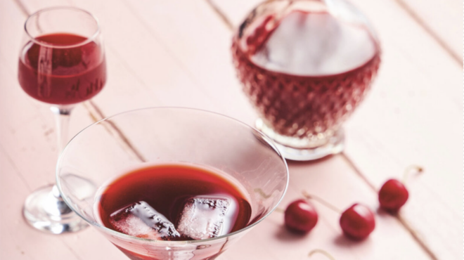 λικέρ-βύσσινο-με-κανέλα-και-γαρίφαλο-563137180