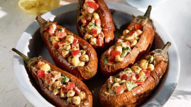 μελιτζάνες-με-ρεβύθια-και-σάλτσα-ταχι-563111089