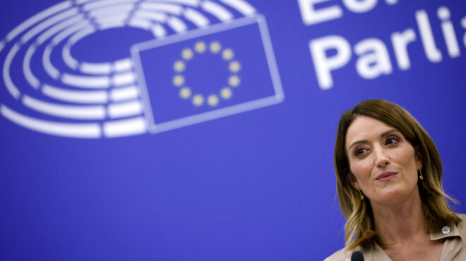 ρομπέρτα-μέτσολα-με-σχεδόν-απόλυτη-πλ-563128708