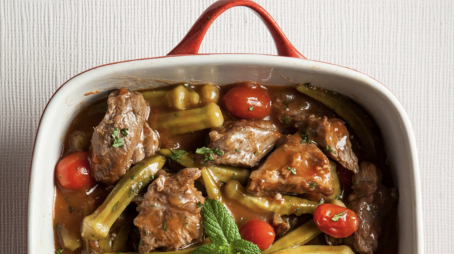 μοσχάρι-με-μπάμιες-και-μελωμένα-ντομα-563114875