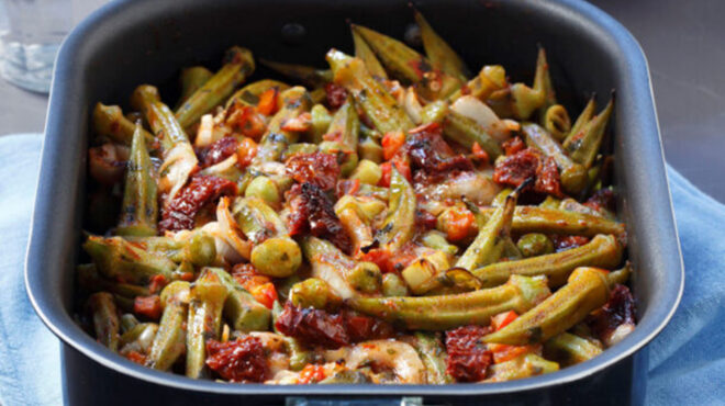 μπάμιες-στον-φούρνο-με-ντομάτα-κρεμμύ-563116858